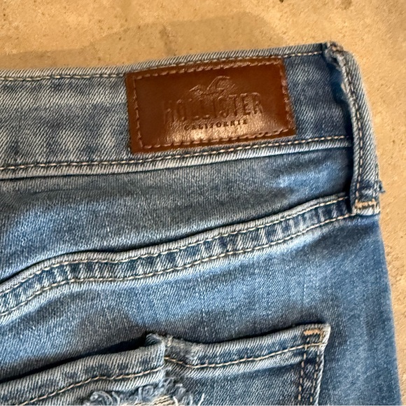 Hollister Blue Skinny Jeans with Distressed Detailing - Picture 6 of 7